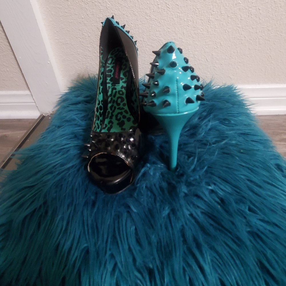 shoe's - Picture 2 of 2